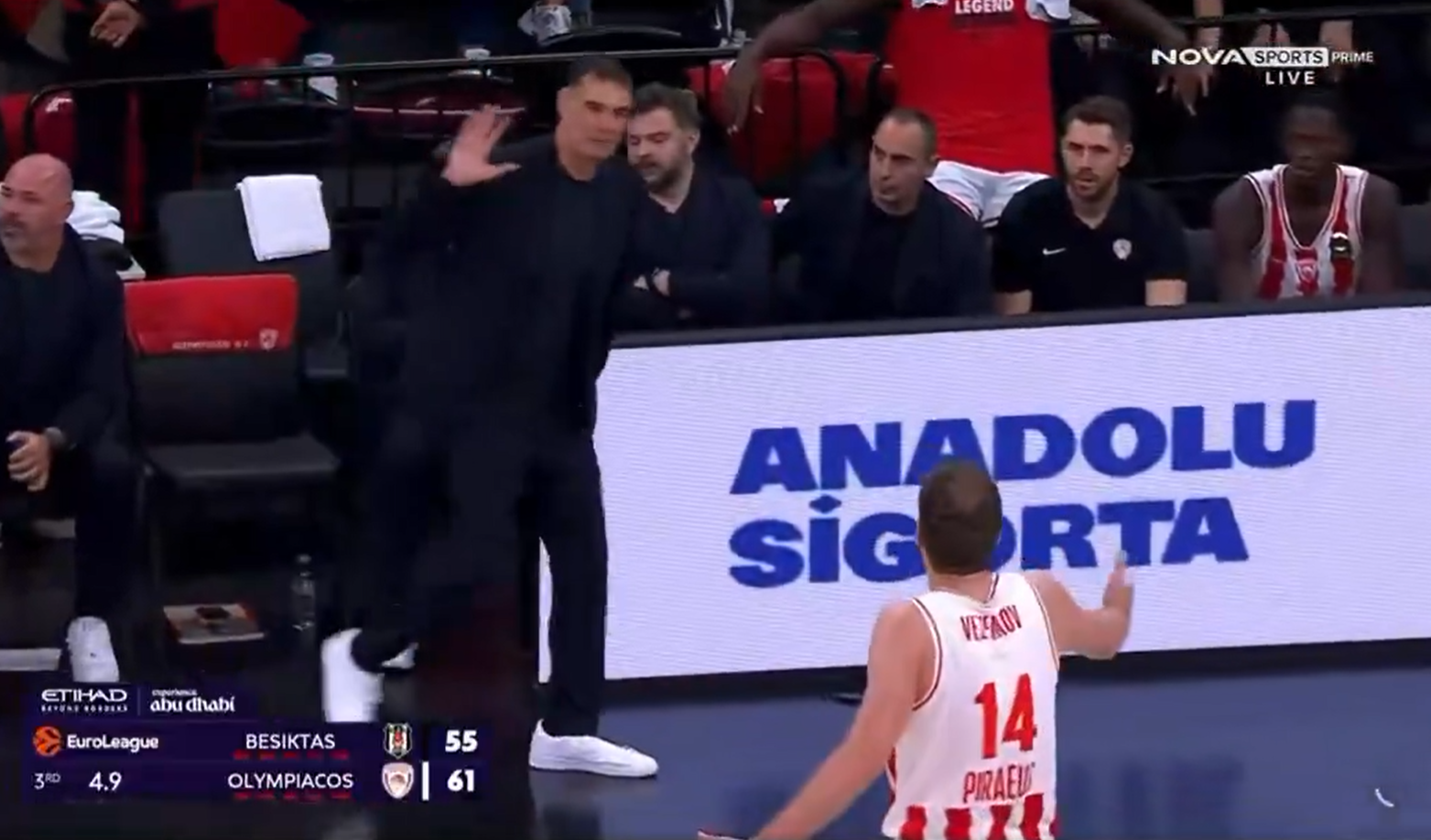Εντονος διάλογος Μπαρτζώκα-Βεζένκοφ στο Μπεσίκτας-Ολυμπιακός (video)