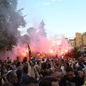 Τρομερή κίνηση των οπαδών της ΑΕΚ στο tour του τροπαίου - Καθάρισαν την πλατεία Ελευθερίας στις Σέρρες